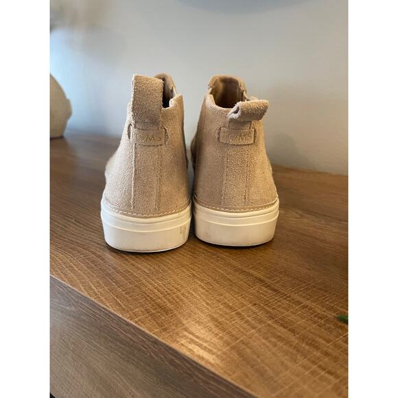 Tom’s pull on suede high top sneakers ⭐️ - Picture 6 of 7